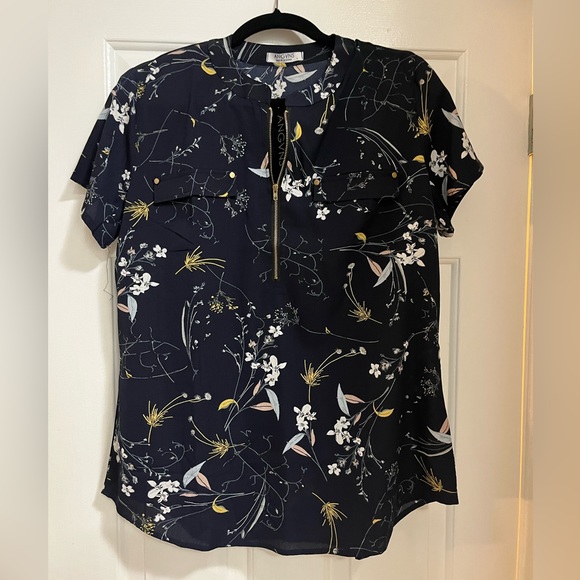 Women’s top - Picture 2 of 3